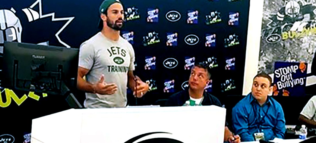 Jets wide receiver Eric Decker at a bullying event. (Photo by Adam Schrader)